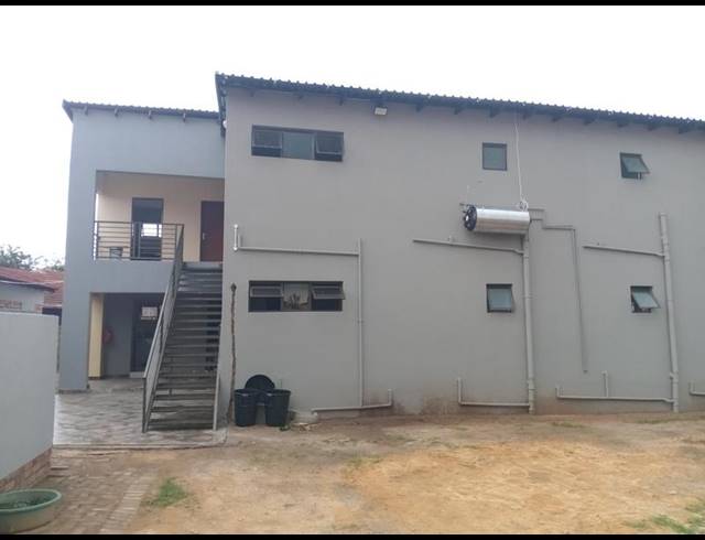 36 BEDROOM HOUSE FOR SALE IN BEDWORTH PARK